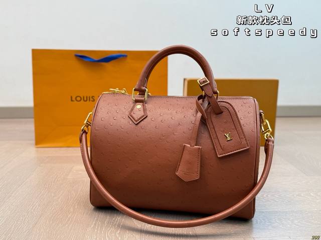 Lv路易威登新款 Speedy Soft 枕头包 配有可拆卸肩带自由转换 手提，肩背等各种造型背法 极具松弛感 上身效果时髦好看 尺寸30 21