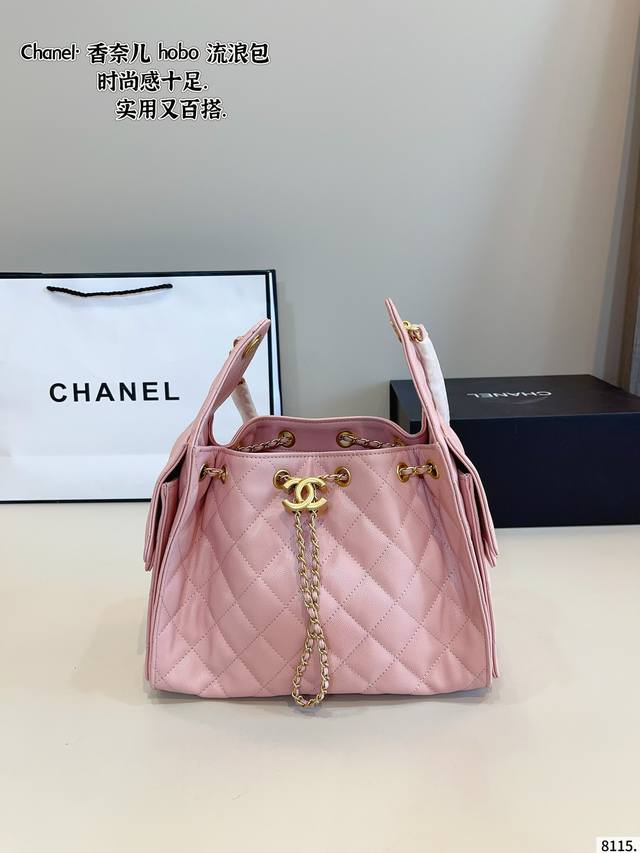 配礼盒. Chanel 香奈儿Hobo 新款流浪包 百搭经典 精致的一只 真的超级无敌巨可爱 仙气满满 小姐姐日常必入款尺寸：26*13*20Cm
