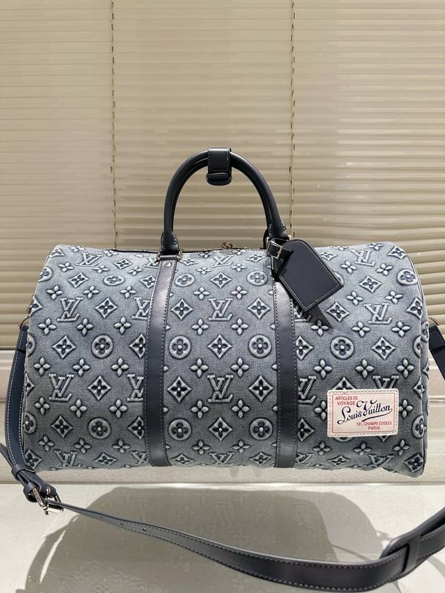 Lv巨好看Keepall Bandouliere 50牛仔旅行包 Lv路易威登Keepall Bandouliere50旅行袋为褪色丹宁布压印Monogram图
