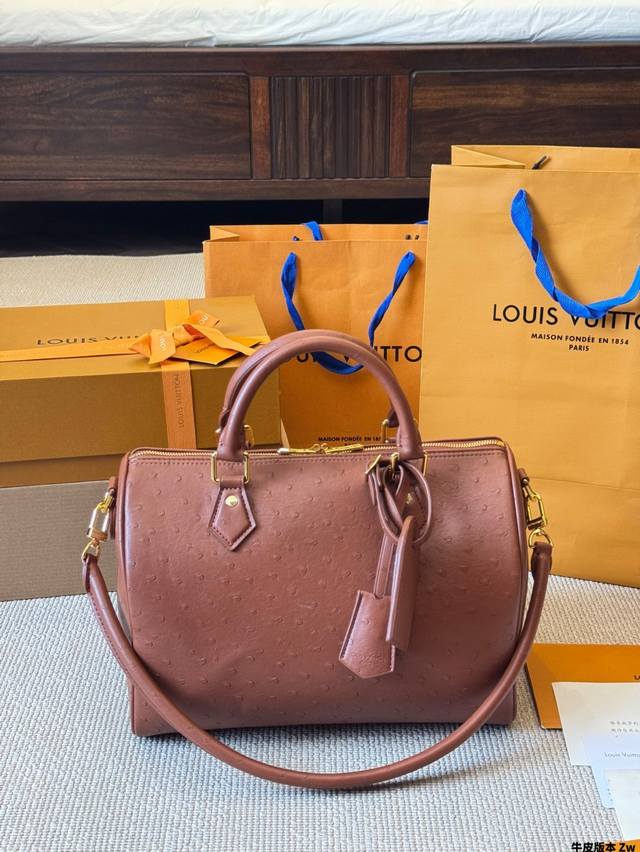 Lv Speedy枕头包 单宁 Lv Speedy 30Cm枕头包 无论版型 内里和专柜毫无差别 真正原版复刻 内里可拆卸 火遍全球的爆款机场大包 机车女神包