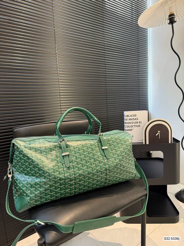 戈雅旅行袋 这是超酷的一只包 可以做健身包，也可做旅行袋 容量超级感人非常的实用 出差三四天背这只包 尺寸53 24 货号5336J