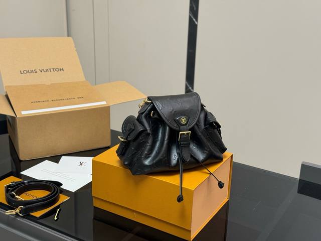 配折叠盒 Lv新款来啦 OdysséE手袋 源自2025秀款～ 复古千禧中带一点点俏皮可爱 Monogram经典老花黑色皮质