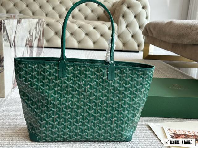 复刻版 拉链 Size：30 23Cm 戈雅Goyard购物袋 从头到尾全部都是客订哦！ 另外收到的宝宝就会知道手腕带是立起来的[微笑][微笑] Goyard托