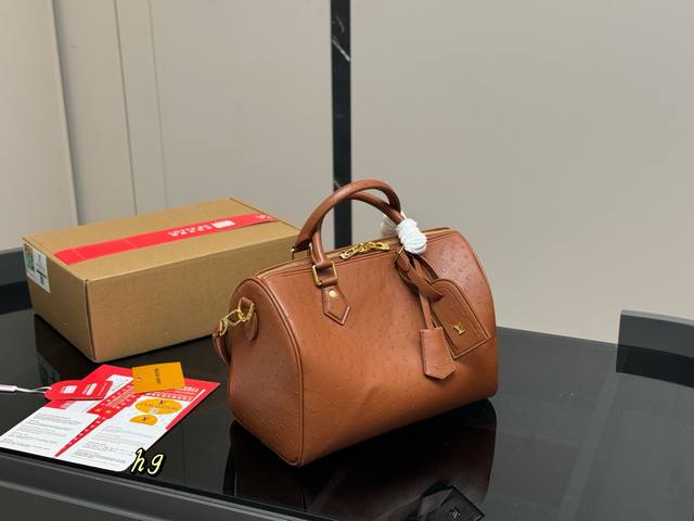 无盒 尺寸:30Cm Lv Keepall 新品枕头包 原版配牛皮 简直长在我的心头。 男女同款!!!! 男盆友的新包 无盒 尺寸:30Cm Lv Keepall 新品枕头包 原版配牛皮 简直长在我的心头。 男女同款!!!! 男盆友的新包