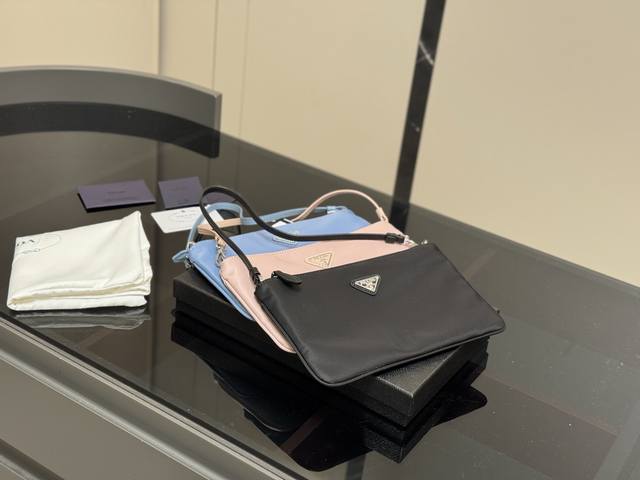 配盒 Size：28*18Cm 普拉达 男士手拿包 刚刚好的Size 通勤很好用！ 无与伦比的高级 搜索Prada 男包
