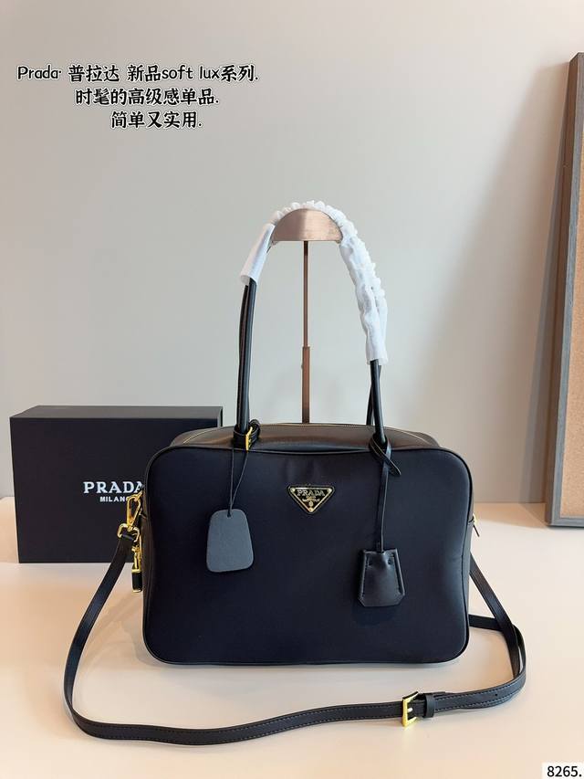 Prada普拉达新款 Soft Lux单肩包. 可手提 单肩斜挎 时尚新宠儿 各路明星 网红同款追捧 尺寸：34*10*23Cm