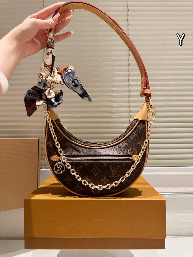 配丝巾 飞机盒尺寸23.12 Lv月亮包Loop 原单高品 经典系列 时尚百搭 独特的艺术气息 颜值高 日常出街首选