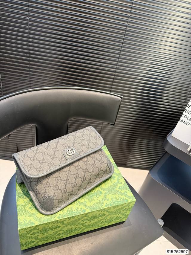 配折叠盒，酷奇胸包 今年腰包胸包真的超级火 Hot到不行的腰包 经典大牌明星同款 胸包重回时尚圈也不是一天两天的事情了，但没想到的是竟然越来越火 胸包不仅仅只是