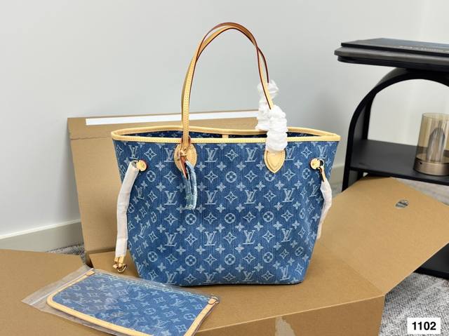 Neverfull中号手袋M13192 当季新款 本款Neverfull中号手袋为Monogram丹宁布点缀牛皮革饰边,借侧面可调节饰带灵活收束廓形,成就都市出 Neverfull中号手袋M13192 当季新款 本款Neverfull中号手袋为Monogram丹宁布点缀牛皮革饰边,借侧面可调节饰带灵活收束廓形,成就都市出