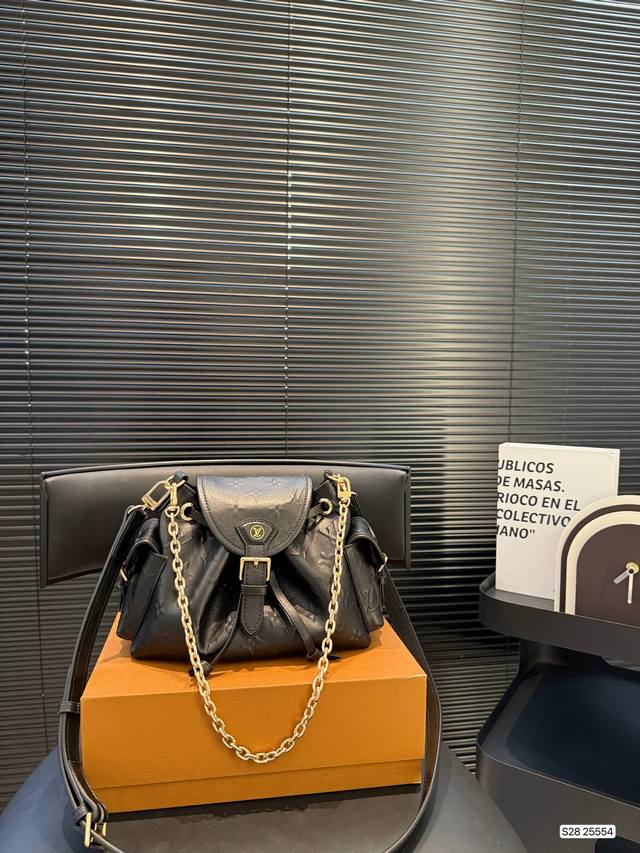 配折叠盒飞机盒黑色皮款浮雕Odyssee可盐可甜の高级感 暗黑系甜心必备～阳光下微微反光的质感，随手一拎就写满 我很贵但也很可爱 ！ 甜酷女孩Odyssee包包