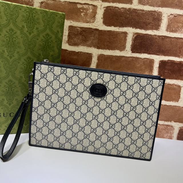 手拿包 专柜品质，顶级原单货，实物实拍！款号672953蓝胶～尺寸：宽30.5X高21X侧宽1.5出货了。