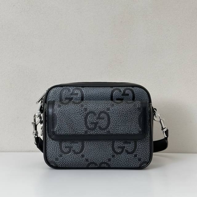 专柜品质，顶级原单货，实物实拍！794088克灰荔压G，尺寸：宽23X高19X侧宽9.5Cm，