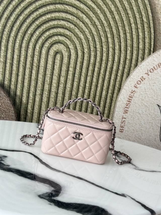 原厂皮 Ohanel23K 新品辽色水钻手挽长盒子 内置小镜子 手提化妆盒子牛皮 小小身型，大大容量哦 粉饼镜子钥匙通通可收纳 编号：66056 粉色 尺寸:1