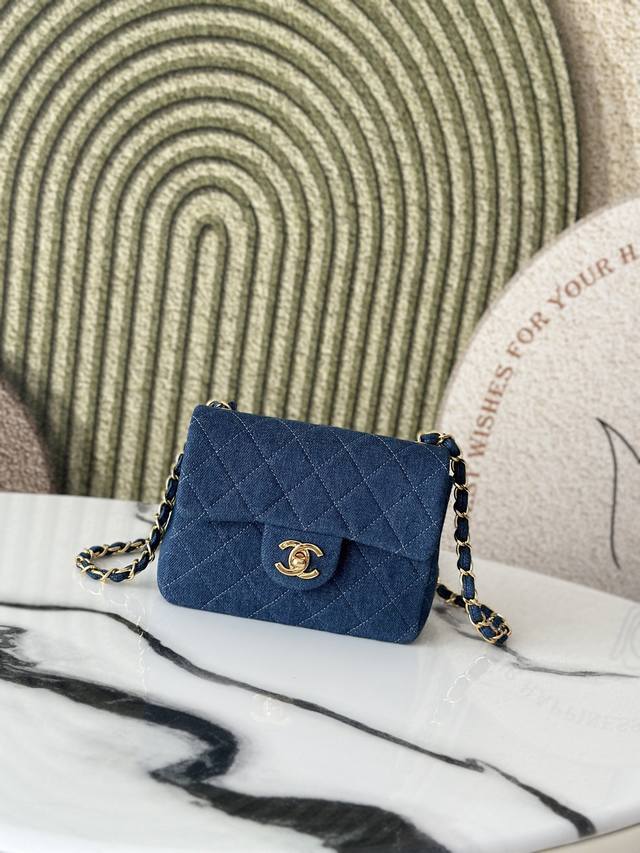 原厂皮 新出货 中古款标志新出方胖子可爱精致的一只Chane1 方胖子就属于看起来小小一只、满足日常需求 这只中古方胖子也是不挑人，不挑衣服非常百搭相对比现代款