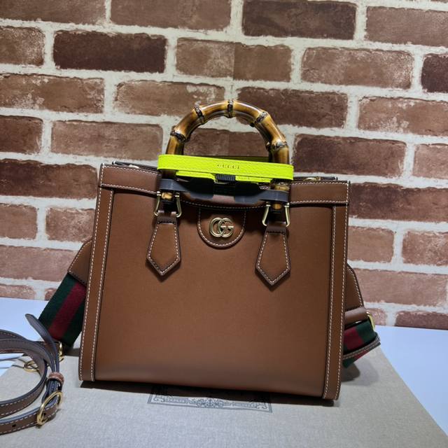 专柜品质，顶级原单货，实物实拍！702721复古棕～尺寸：宽27X高24X侧宽11Cm，出货了。