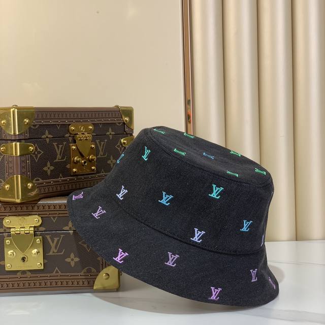 顶级原厂 Lv Blason Shading Denim 双面渔夫帽 M7978M 黑色 提花 Lv Blason Shading Denim 双面渔夫帽以灵动