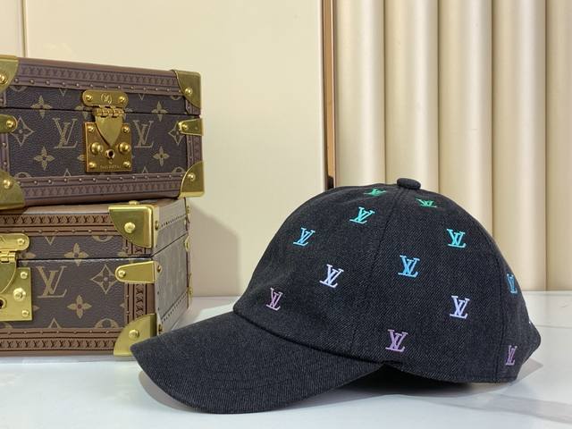 顶级原厂 Lv Blason Shading Denim 帽子 M7974L 黑色 提花 Lv Blason Shading Denim 帽子浸染深邃色调，为经