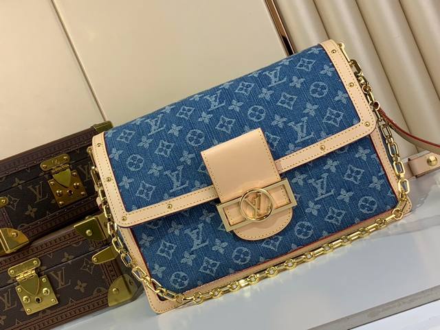 顶级原厂 Dauphine Soft 大号手袋 M13319 牛仔 本款 Dauphine Soft 大号手袋以 Monogram 丹宁布焕新演绎经典廓形，为考