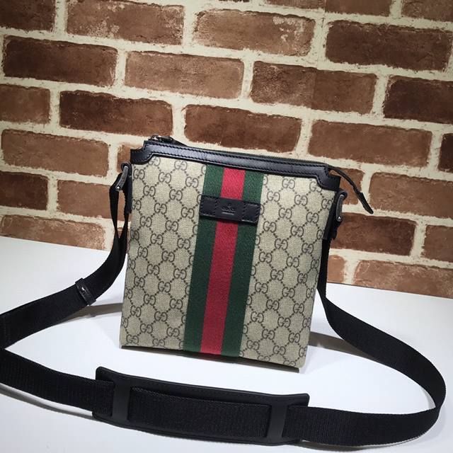 厂价 。 最高版本原厂皮顶级原单配专柜全套包装 Gucci 新款，专柜品质，顶级原单货，实物实拍！款号：471454啡胶，尺寸：宽21X高22X侧宽4，现货出货