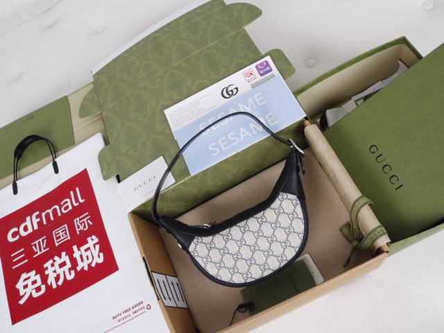 厂价 。 最高版本原厂皮顶级原单配专柜全套包装 简介：Gg图案和条纹织带这两种品牌颇有辨识性的元素融合成经典搭配，Ophidia世界的演化之路从未止息，加入别出