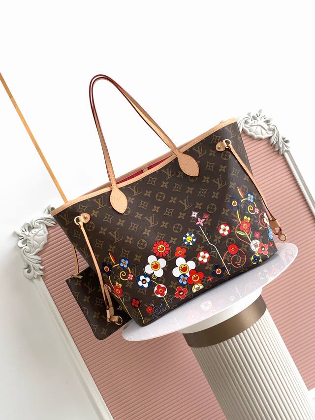 厂价 。 最高版本原厂皮顶级原单配专柜全套包装 163C01变码芯片 顶级原单M13271 本款 Neverfull 中号手袋出自路易威登 X 村上隆再版系列，