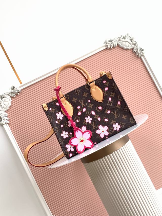 厂价 。 最高版本原厂皮顶级原单配专柜全套包装 163C01变码芯片 顶级原单 M13269樱花 本款 Onthego 小号手袋出自路易威登 X 村上隆复刻系列