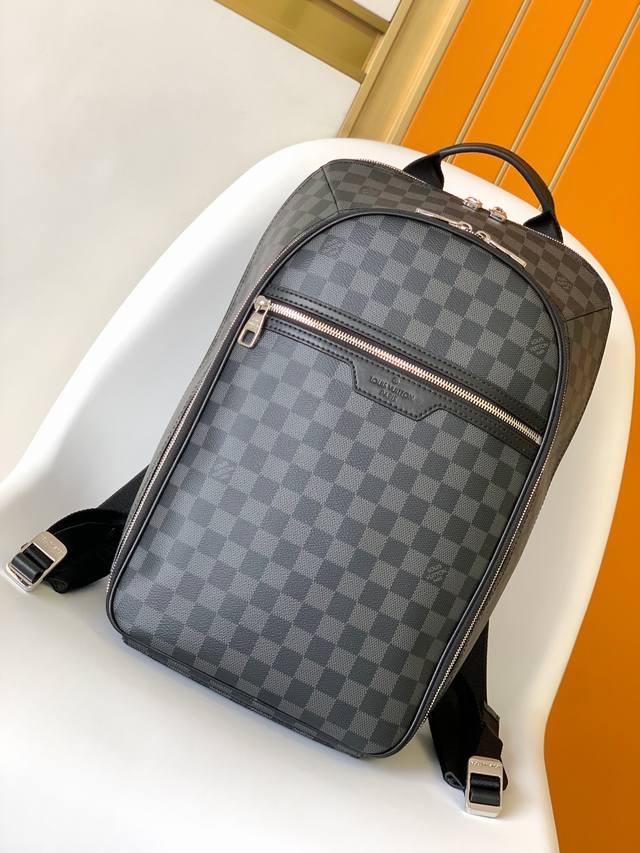 顶级原单 N45279 黑格 本款 Michael 双肩包为 Damier Infini Onyx 皮革压印 Damier 棋盘格纹，构筑设有笔记本电脑隔层的充