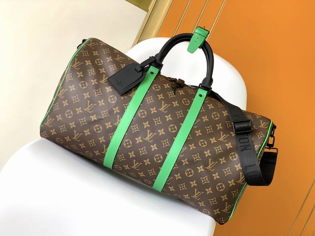 顶级原单M46259绿色 M46257紫色 旅行包 本款 Keepall 旅行袋取材 Monogram Macassar 帆布，为牛皮革细节描绘设计师 Virg