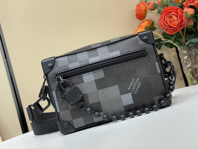 顶级原单复刻独家实拍 Mini Soft Trunk手袋 M14922 黑格 马赛克 本款 Mini Soft Trunk手袋为 Damoflage Black