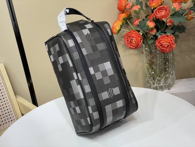 顶级原单复刻独家实拍 Dopp Kit 盥洗袋化妆袋 M44494 15109 黑格 马赛克 配全套原版盒 本款 Dopp Kit 盥洗袋以深邃 Damofla