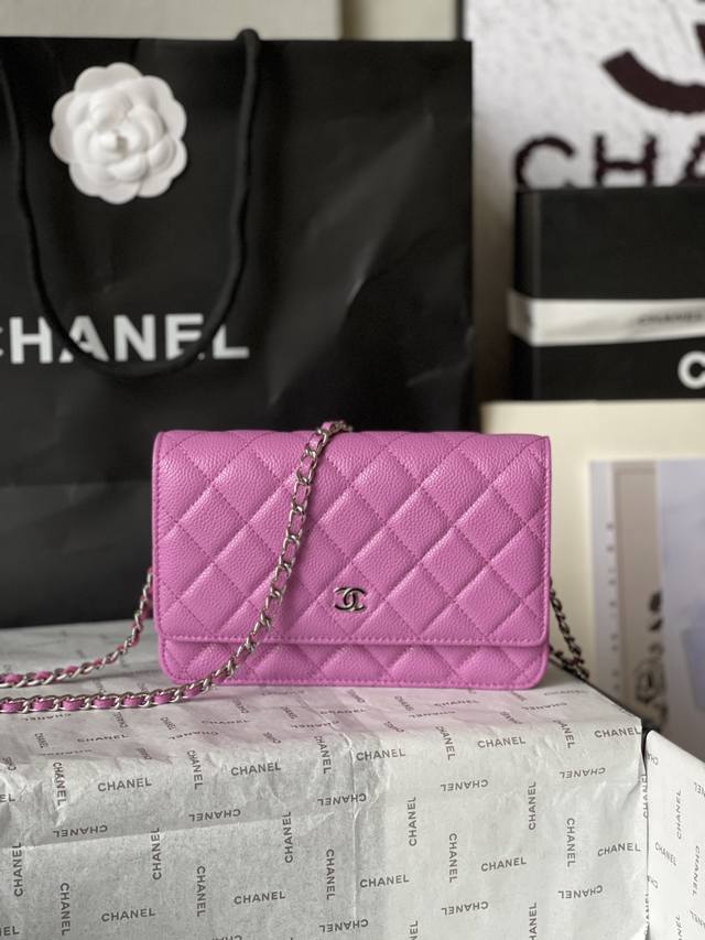 顶级货_ 法国 高端定制品 Chane1 0250# Chane1 Cf Woc 系列的黑鱼子酱 精致又时髦的链条小包真的很戳我！耐造耐装更不用多说喜欢小香的姐