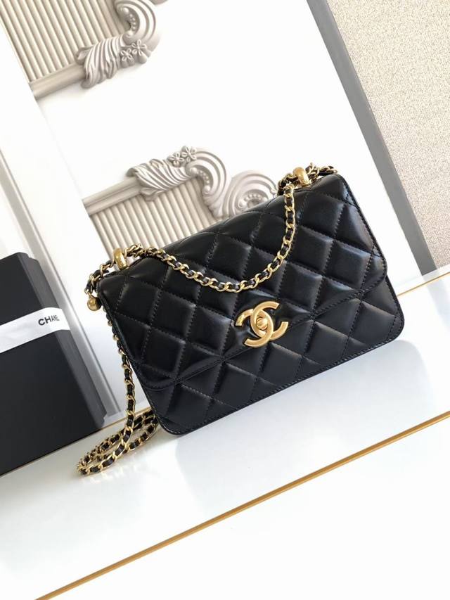 Chane124C双小金球As2649双金球抽绳Mini款来了那干脆写对个比吧尺寸：两几只乎一样 都超是级实用的尺寸！都可以放手机、钥匙、卡包、气垫等等等～超级