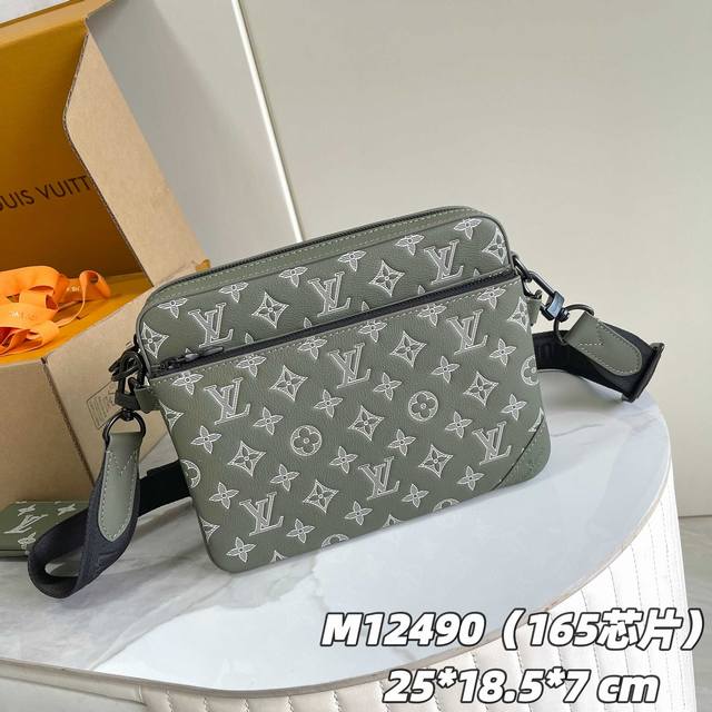 163C01 芯片版 内部价P 款号： M12490， 原单加强版 独家实拍背景图 本款 Trio 邮差包以 Monogram Eclipse Reverse