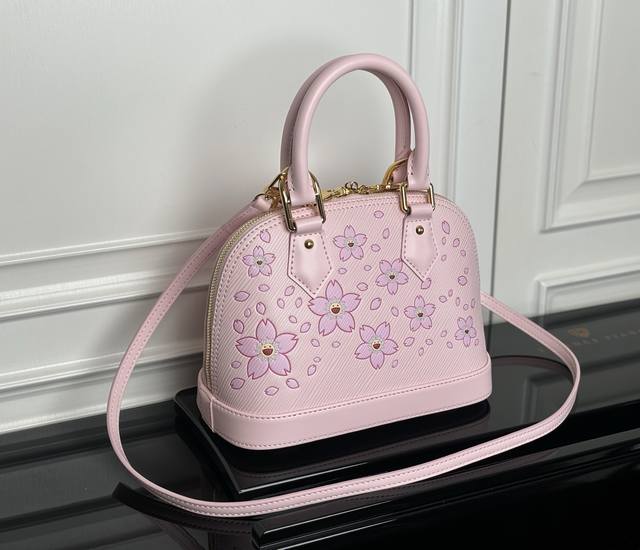 M13104樱花粉 顶级原单 动态码 专柜同步电子芯片内码。 日本艺术家村上隆 Takashi Murakami 欢快的樱花图案为House的标志性Alma B M13104樱花粉 顶级原单 动态码 专柜同步电子芯片内码。 日本艺术家村上隆 Takashi Murakami 欢快的樱花图案为House的标志性Alma B