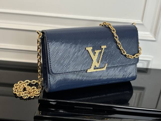 M23756蓝色 顶级原单 动态码 专柜同步电子芯片内码本款 Pochette Louise链条包以崭新比例于新季焕新经典设计。精美 亮泽的 Epi 皮革或时尚