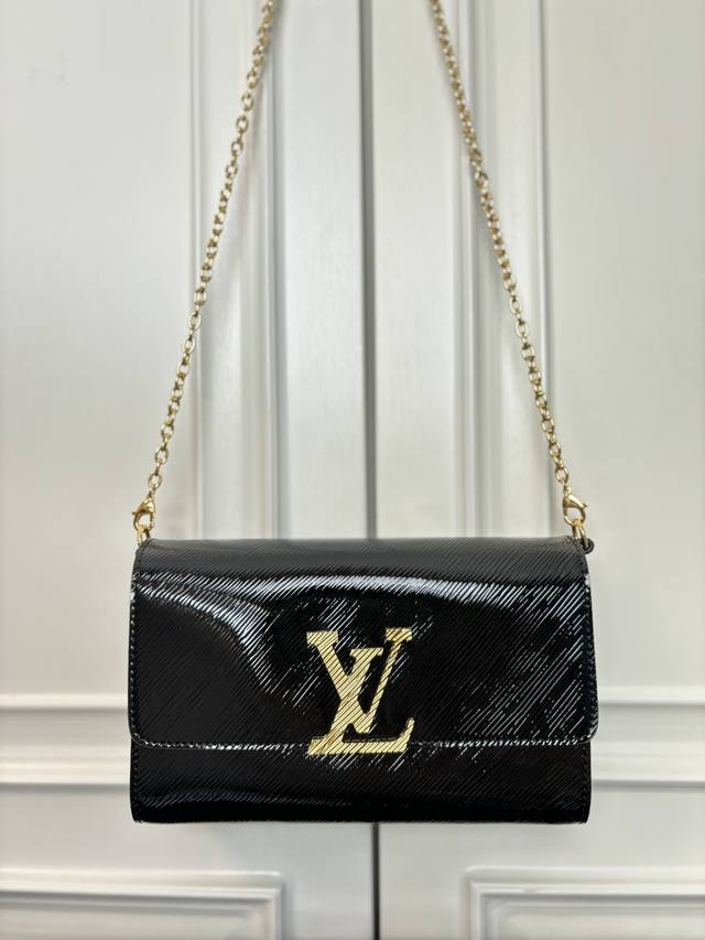 M23756黑色 顶级原单 动态码 专柜同步电子芯片内码本款 Pochette Louise链条包以崭新比例于新季焕新经典设计。精美 亮泽的 Epi 皮革或时尚