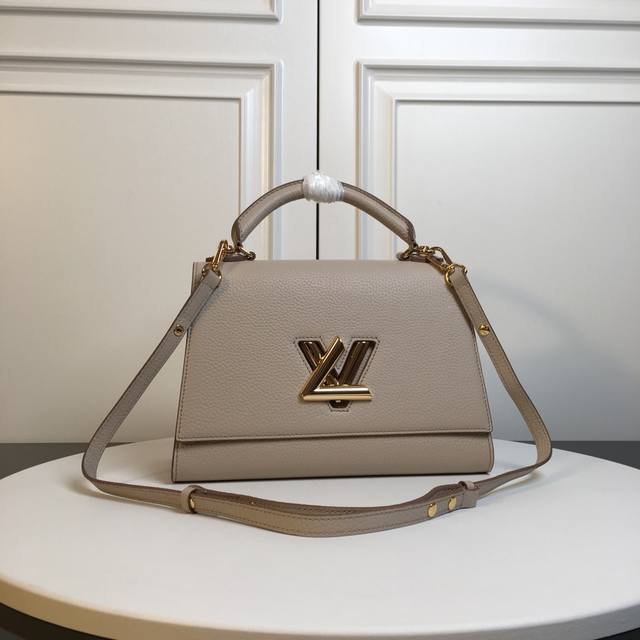 M57090灰色 顶级原单 新款大号路易威登于 冬季推出 Twist One Handle 手袋，以 Taurillon 皮革勾勒挺括构型，融入 1988 年初