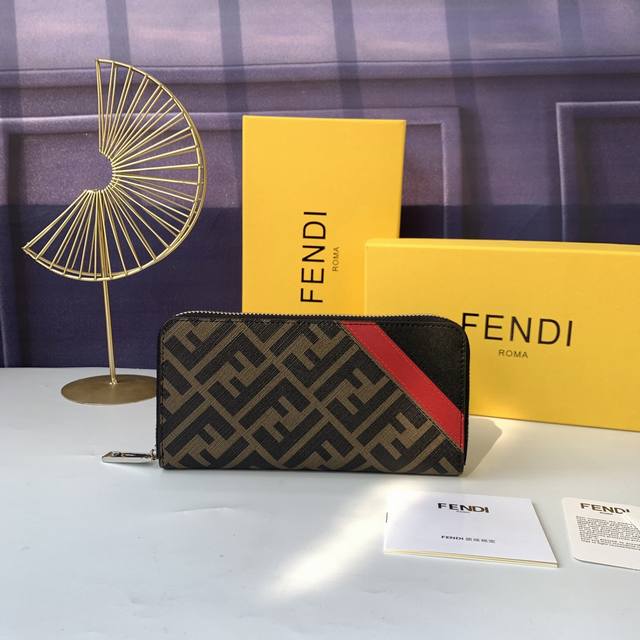 号F7M0210咖啡配红色，带拉链皮夹8个卡槽和1个拉链口袋，尺寸19Cm－10Cm－2Cm