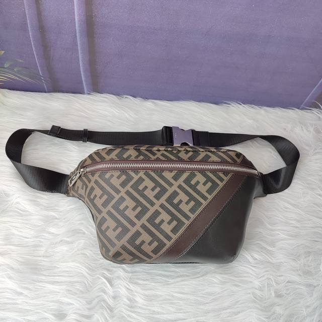 款号7Va434 咖啡配咖啡色，拉链开合腰包，可调节腰带，饰有Ff图案。尺寸46Cm－18Cm－9Cm