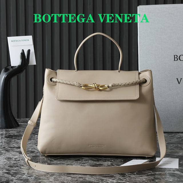 款号:817231 Bv这包美到让人说不出再见! Ciao Ciao 在意大利语中既是问候语也是告别语,Bv用双倍可爱叠词命名 暗喻 反复爱上 的魔性魅力~ 这 款号:817231 Bv这包美到让人说不出再见! Ciao Ciao 在意大利语中既是问候语也是告别语,Bv用双倍可爱叠词命名 暗喻 反复爱上 的魔性魅力~ 这