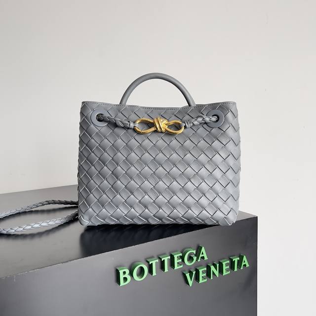 款号:743568 Bv的 新款Andiamo出货啦真的实火Bottega Veneta 本季推出的新款Andiamo编织手袋真的是火遍全球!!海内外明星纷纷上 款号:743568 Bv的 新款Andiamo出货啦真的实火Bottega Veneta 本季推出的新款Andiamo编织手袋真的是火遍全球!!海内外明星纷纷上