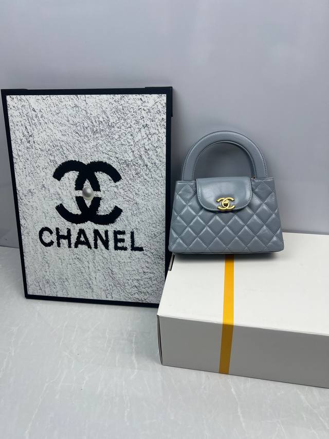 香奈儿绝美款Chanel 24新品As4416香奈儿奶绿金手袋，焕发出自信，光彩[奸笑] 尺寸：19X13X7Cm