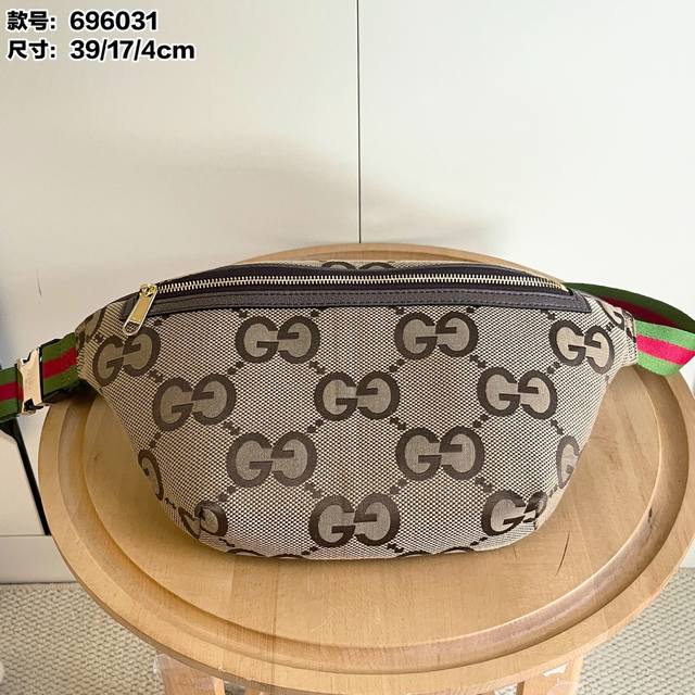 实拍# 款号：696031咖布升级版 原单布+织带 尺寸：39X17X4Cm Gucci超级双G Jumbo系列腰包 红绿织带腰带可调节长短 容量超能打！ 自重