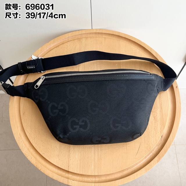 实拍# 款号：696031黑布升级版 原单布+织带 尺寸：39X17X4Cm Gucci超级双G Jumbo系列腰包 黑色织带腰带可调节长短 容量超能打！ 自重
