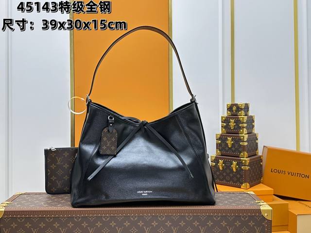 全钢五金 变码芯片 特级配全套包装 本款 M25143黑色 M12583灰色 Carryall Dark 中号手袋以柔软羊皮革塑造时尚慵懒廓形，为 春夏秀场造型