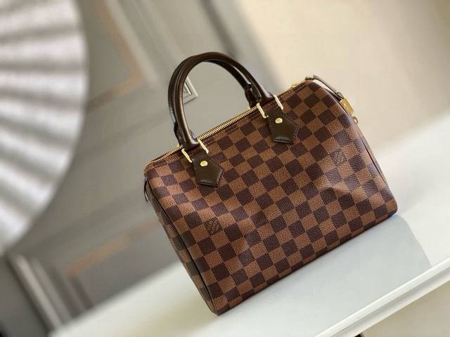 无肩带款 顶级原单N41365 Speedy 25 手袋这款精巧的都市手袋采用优雅的 Damier 帆布制成。 Speedy 25 手袋可搭配任意装扮，并为之平