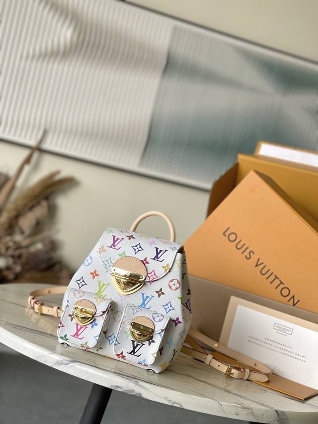 顶级原单M13081 本款Venice双肩包取材涂层帆布，以日本艺术家村上隆笔下的鲜明色调描绘Monogram图案，彰显路易威登X村上隆再版系列的灵动意趣。经典