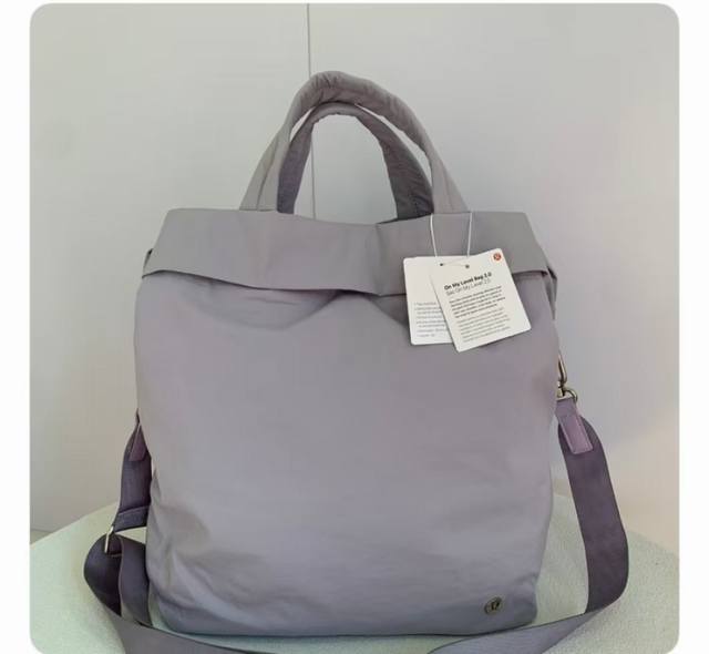 丁香紫色2.0 尺寸：30*24*36Cm，19L 等了好久的2.0版本，终于赶在假期前出来了！！抓紧入手，十一出游刚刚好！超轻、超大容量，出游日常都可以，用来