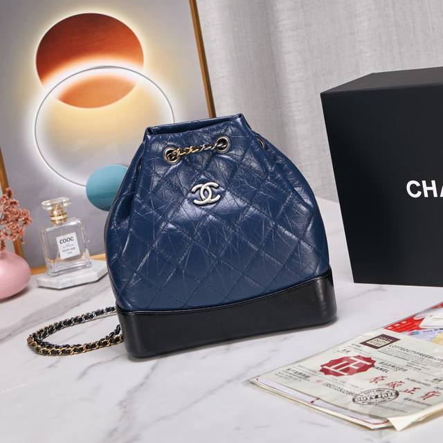 独家实拍原单进口货,型号:94485书包 Chanel 17新款限量 黑色牛皮 金银链条复古背包 独家爆款 Chane*Cc Gabrielle 流浪背包 皮质 独家实拍原单进口货,型号:94485书包 Chanel 17新款限量 黑色牛皮 金银链条复古背包 独家爆款 Chane*Cc Gabrielle 流浪背包 皮质