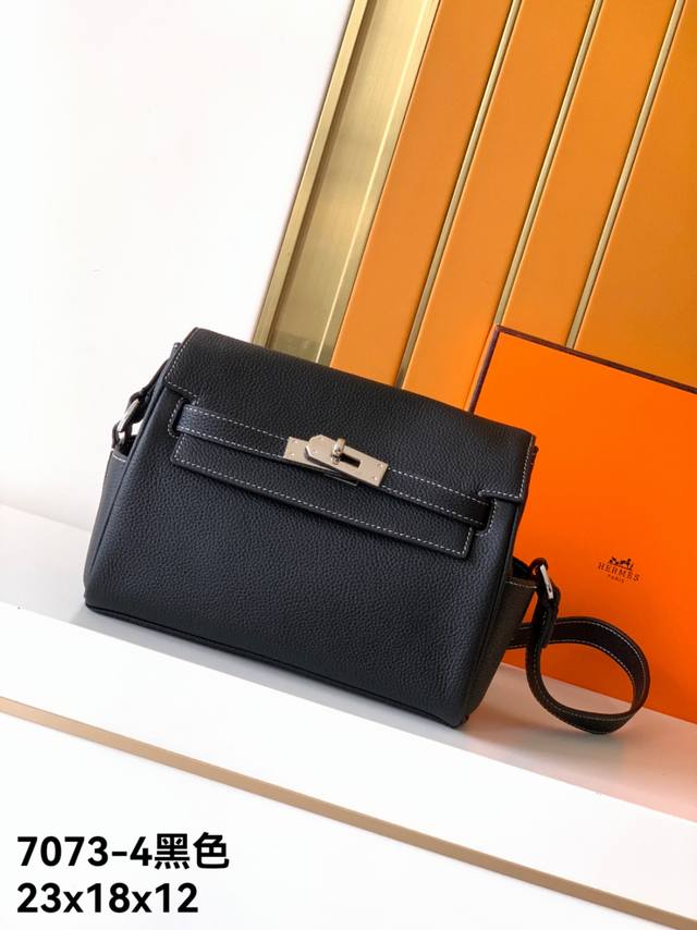 型号：新款7073-4#黑色顶级原单货爱玛意大利专用头层牛皮，手感超级柔软细腻，质感高端有档次，专柜同款，绝对高端货。高纤维布裡，专柜五金配件，质量超赞。尺寸：